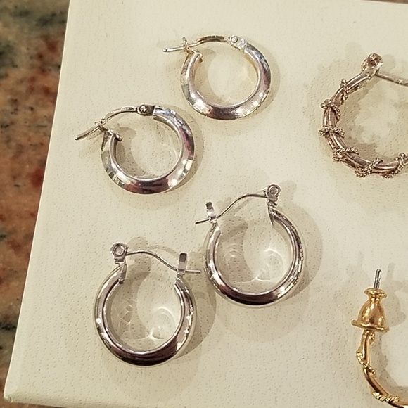 set of earrings - Picture 2 of 3